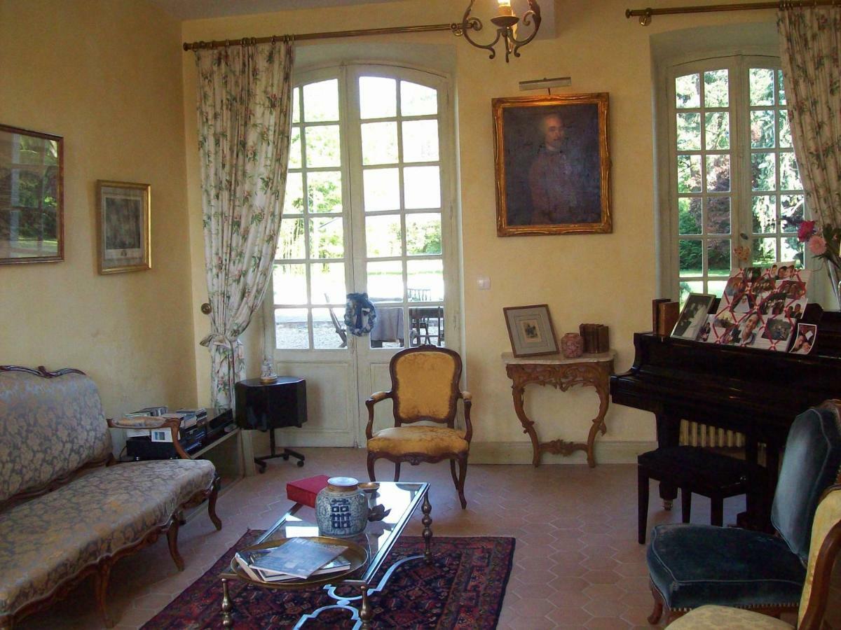 Chateau La Gentilhommiere Du Puits Notre-Dame 30 Rue De L'Eglise 24110 Saint Leon Sur L'Isle Exteriör bild