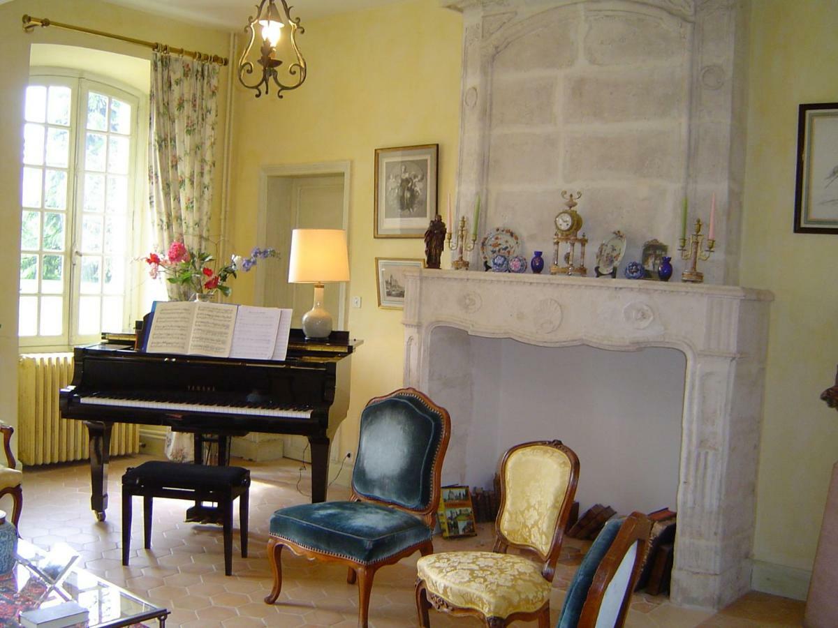 Chateau La Gentilhommiere Du Puits Notre-Dame 30 Rue De L'Eglise 24110 Saint Leon Sur L'Isle Exteriör bild