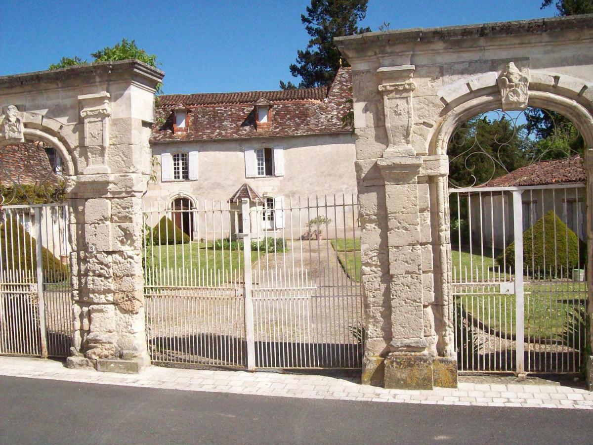 Chateau La Gentilhommiere Du Puits Notre-Dame 30 Rue De L'Eglise 24110 Saint Leon Sur L'Isle Exteriör bild
