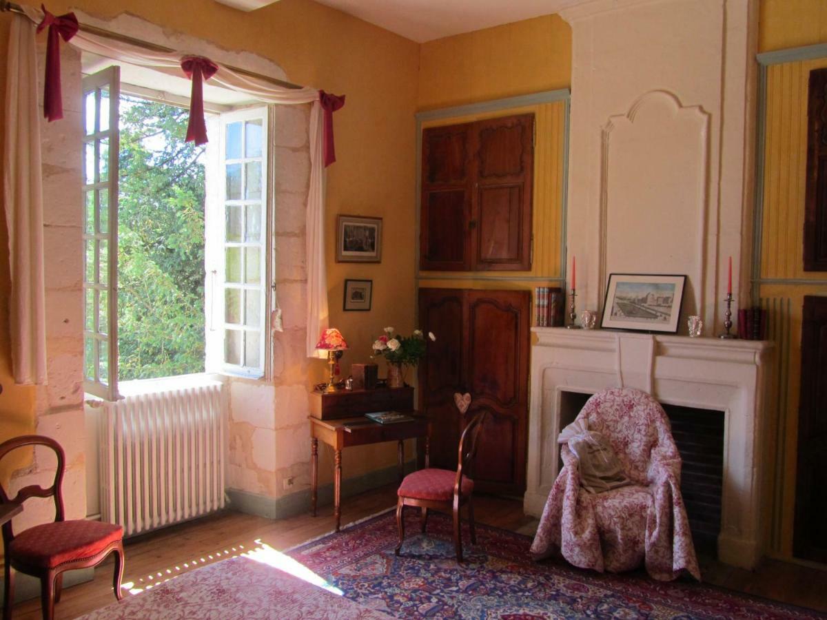 Chateau La Gentilhommiere Du Puits Notre-Dame 30 Rue De L'Eglise 24110 Saint Leon Sur L'Isle Exteriör bild