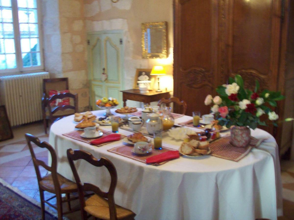 Chateau La Gentilhommiere Du Puits Notre-Dame 30 Rue De L'Eglise 24110 Saint Leon Sur L'Isle Exteriör bild